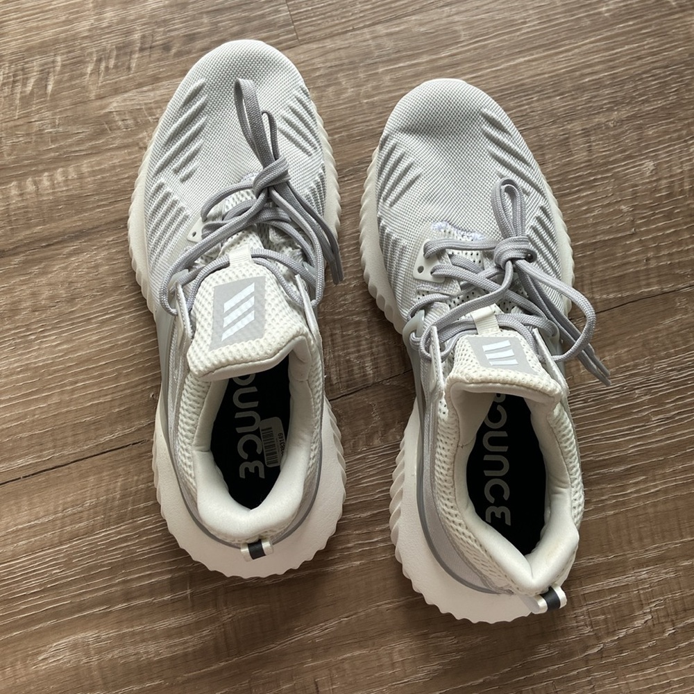 🆕Adidas Men's Athletic Shoes in Light Gray - Picture 4 of 8